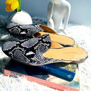 BANANA REPUBLIC WOMAN MULES